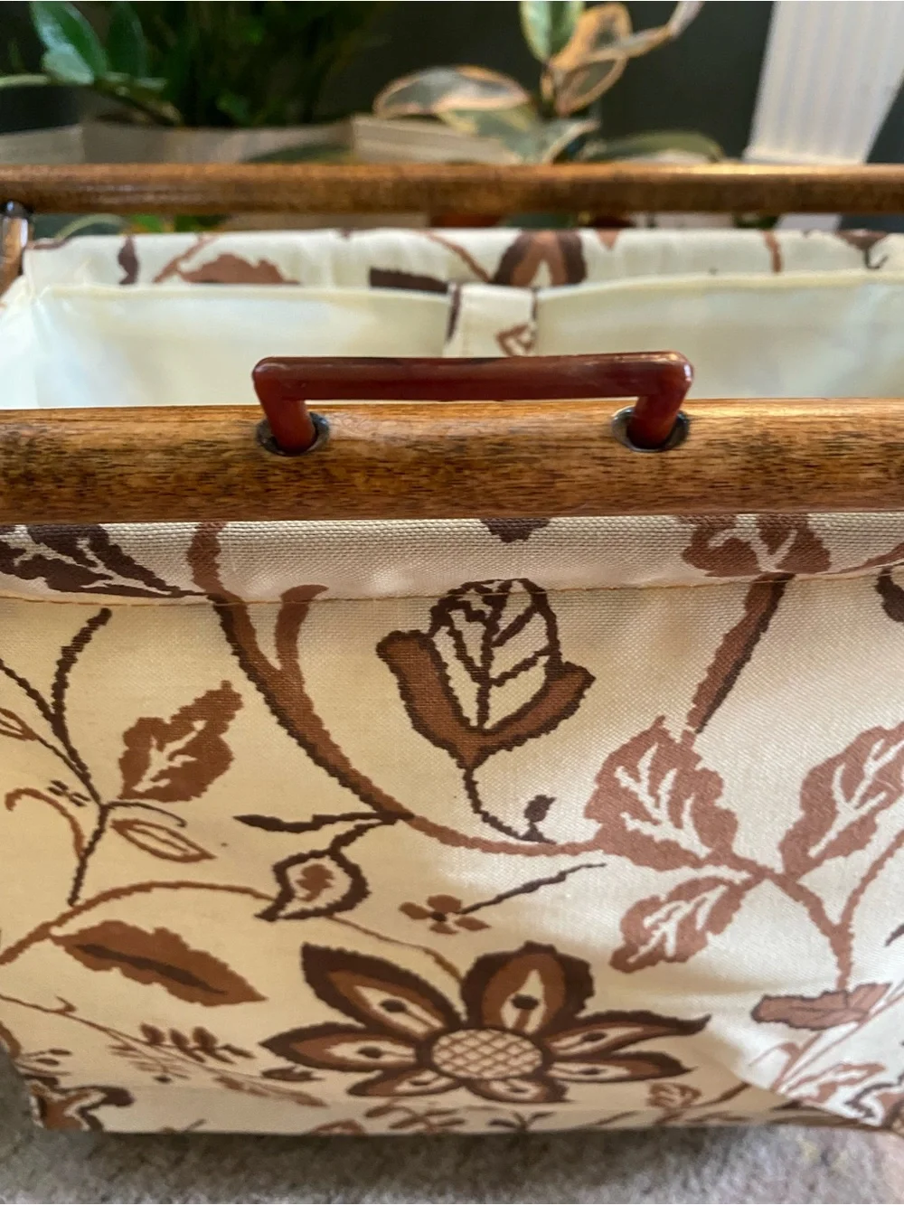 Vintage MCM 1960s Floral Folding Stand up Knit Craft Sew Yarn Basket Holder